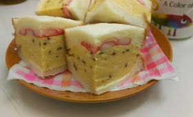 分厚いだし巻き卵のサンドイッチ