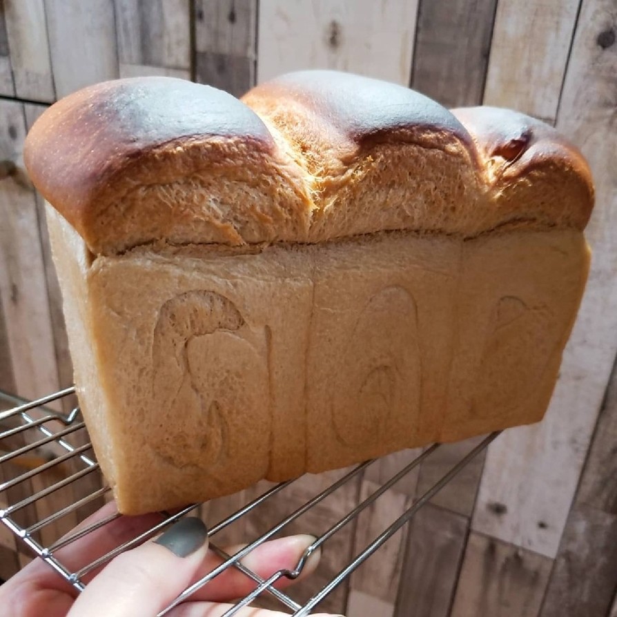 角食パンand山食パンの画像
