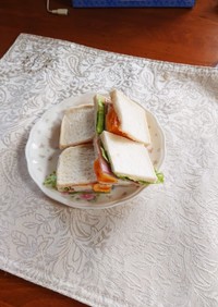 レンジで作った目玉焼きのサンドイッチです