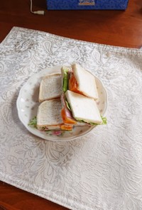 レンジで作った目玉焼きのサンドイッチです