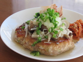 鶏ひき肉のハンバーグきのこ白だしあんかけ