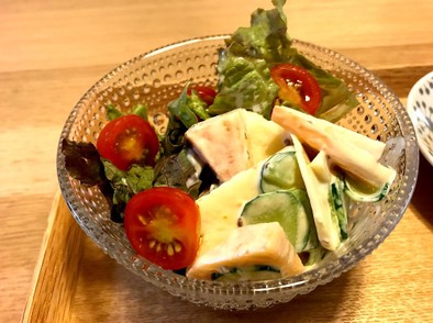 柿と林檎とマコモダケのサラダの写真