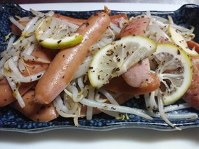 糖質オフ☆ソーセージともやしのレモン炒め