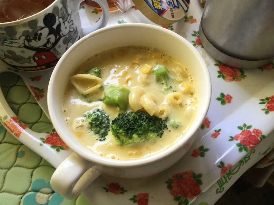 コーンスープ    マカロニの炒め物との画像