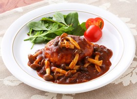 きのこのヘルシー煮込みハンバーグ