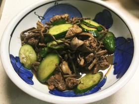 鶏レバーとゼンマイときゅうりの炒め物