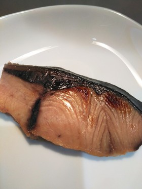 ぶりの照り焼き。つけ置きして焼く。