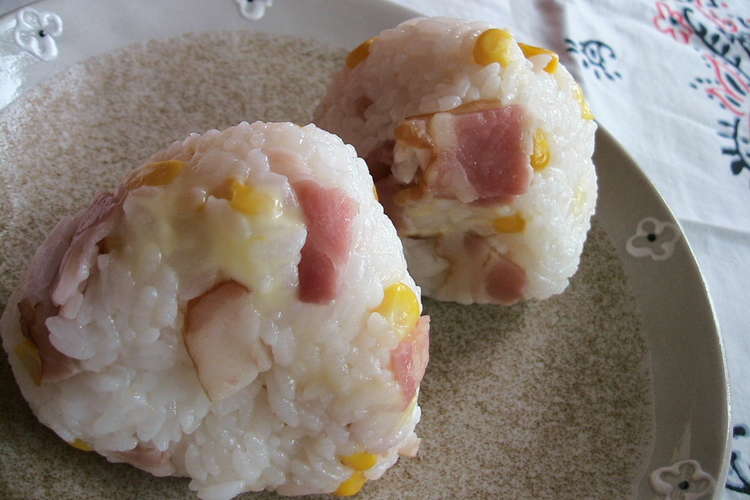 チーズ ベーコンdeコーンおにぎり レシピ 作り方 By Nechi33 クックパッド 簡単おいしいみんなのレシピが360万品