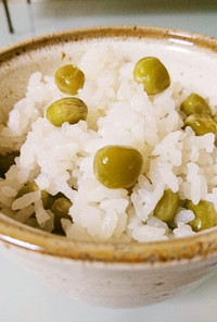 グリーンピースの缶詰で簡単に作れる豆ご飯