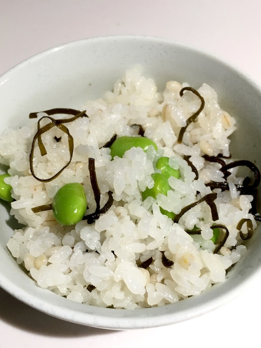 簡単混ぜご飯！塩昆布と枝豆のご飯☆の画像