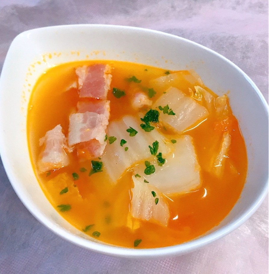 クタクタ〜トマトと残り物の白菜のスープの画像