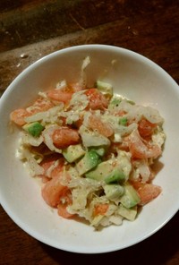 トマト、アボカド、白菜のサラダ