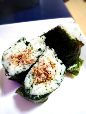 お弁当にも!鯖缶で!病みつきおにぎり