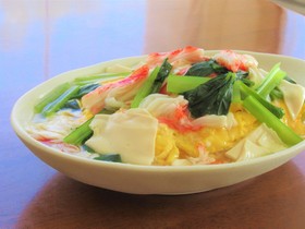 かにかま小松菜と豆腐のあんかけオムライス