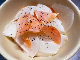 大根と人参のゆずこしょうマヨサラダ*