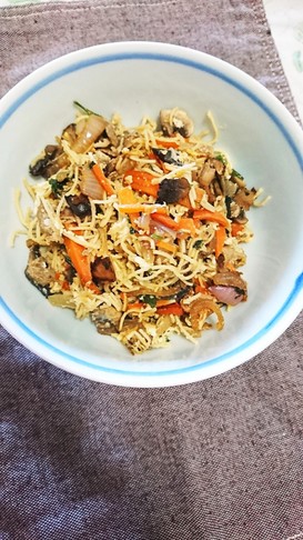 ※冷蔵庫の野菜でそうめん炒め※