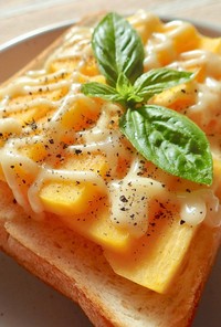 柿とマヨネーズのチーズトースト