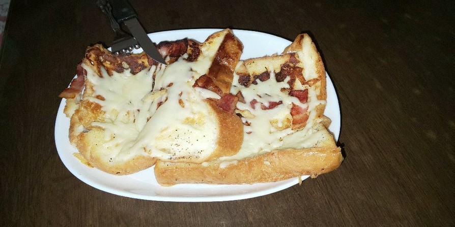 フレンチトースト ベーコン&チーズのせの画像