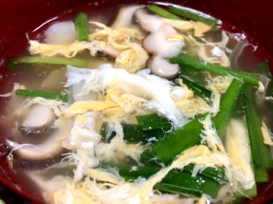 椎茸と白いきくらげの中華スープの写真