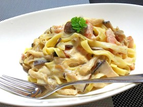 タップリきのことベーコンのクリームパスタ