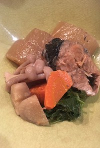鯖の味噌煮缶　根菜の煮物