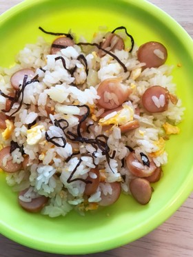 子ども大好き♡ウィンナーと塩こんぶの炒飯
