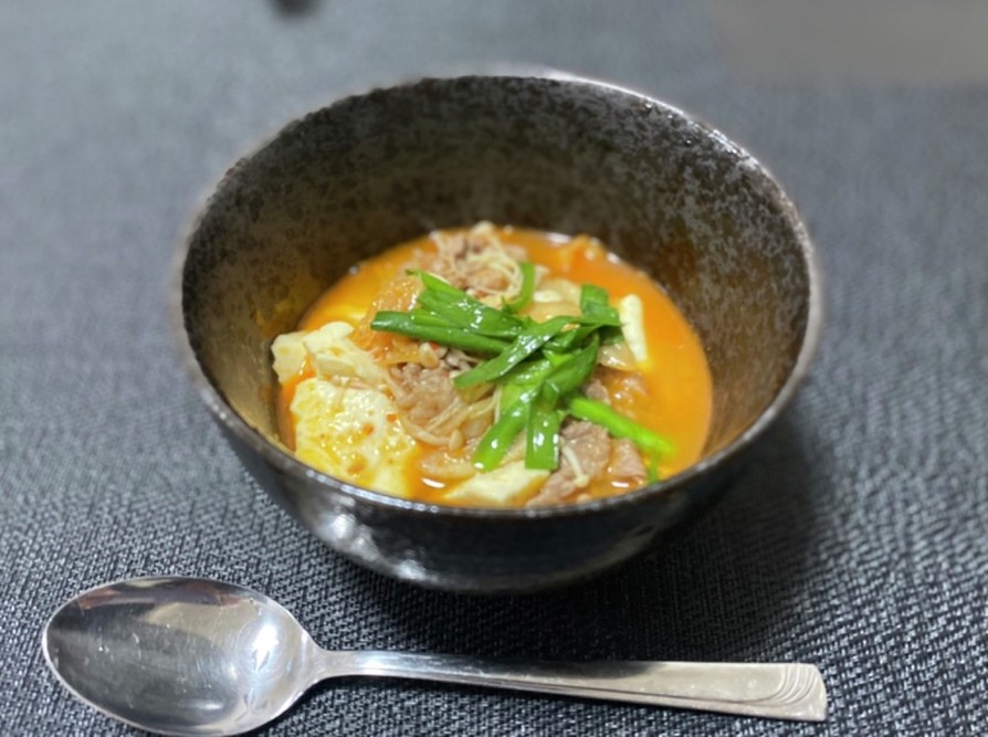 お腹に溜まる代謝アップのキムチ豆腐スープ