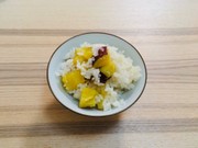 炊飯器でさつまいもご飯の写真