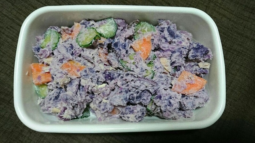 紫のポテトサラダの画像