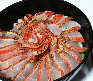 金目鯛の炙り刺身丼の写真
