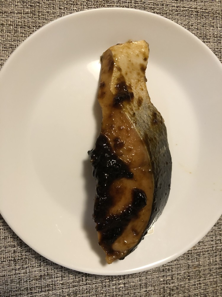 桃屋ごはんですよ。鮭切り身漬け魚の画像