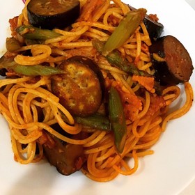 茄子とアスパラとベーコンのトマトパスタ