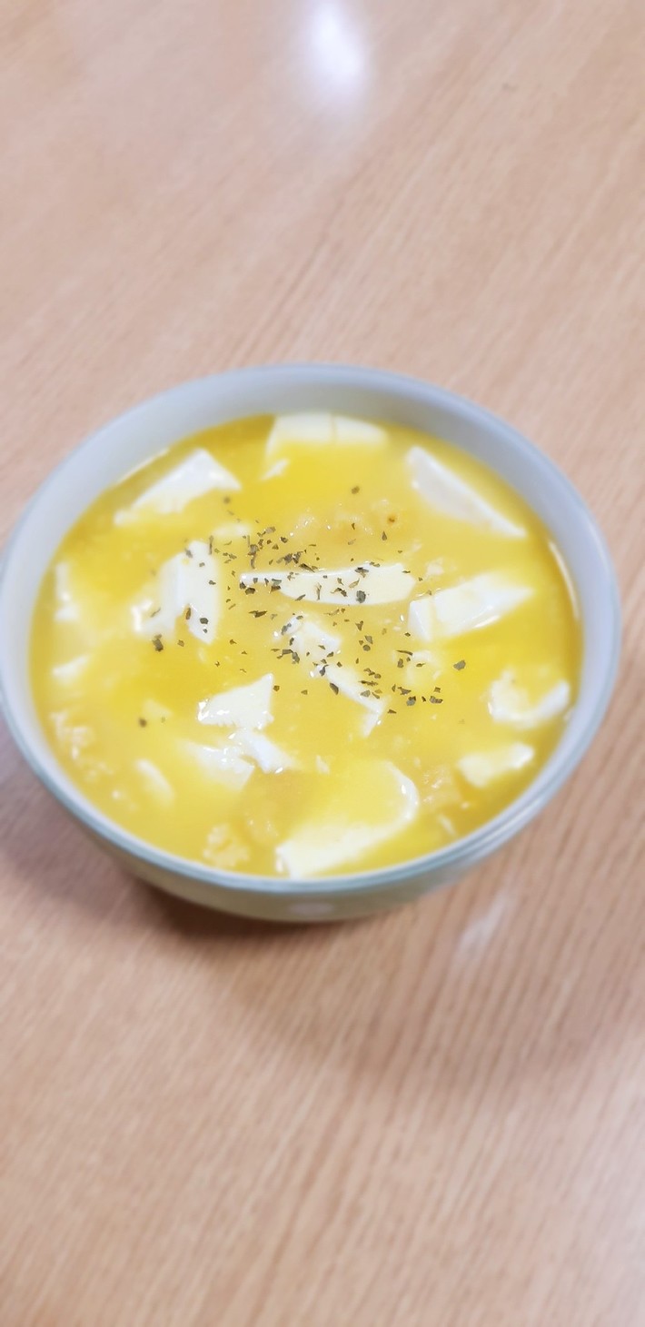 寒い日にカップスープでお豆腐の画像