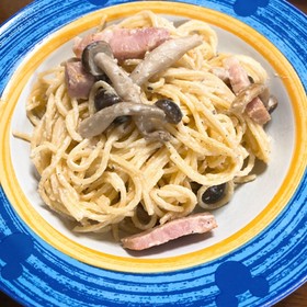 きのことベーコンのクリームパスタ