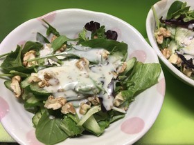 *くるみ入り生野菜サラダ*