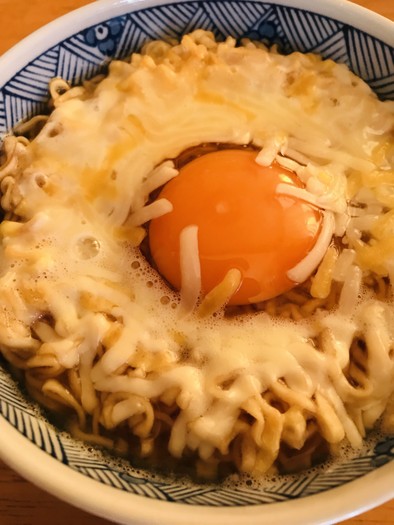 アレンジ★チーズ＆たまご・チキンラーメンの写真