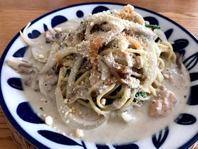 簡単!鮭と舞茸♡豆乳クリームパスタ