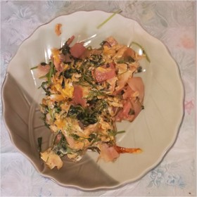 豆苗とベーコンの卵とじ