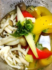 簡単!セロリとパプリカとキノコのマリネの写真