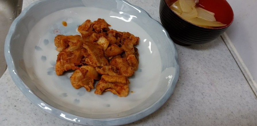 ❄豚肉のキムチ炒め&タマネギの味噌汁❄の画像