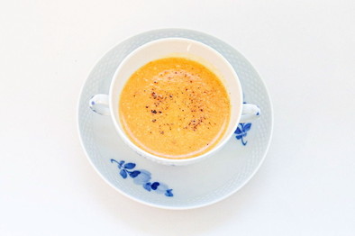 赤野菜とヨーグルトのスープの写真