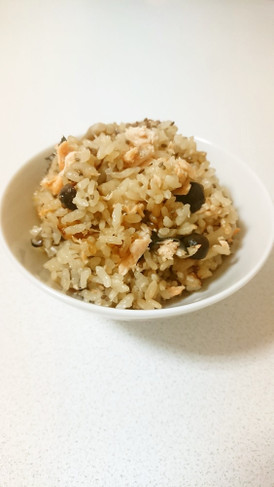 鮭ときのこのチアシード入り炊き込みご飯