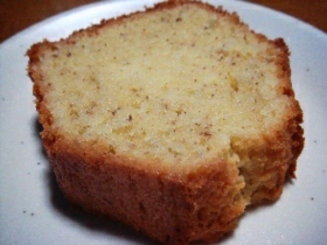 アーモンドプードルの入ったパウンドケーキの画像