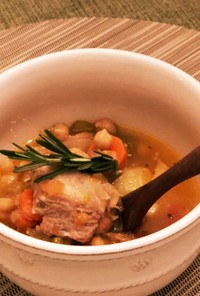 豚肉とひよこ豆のほっこり煮込みスープ