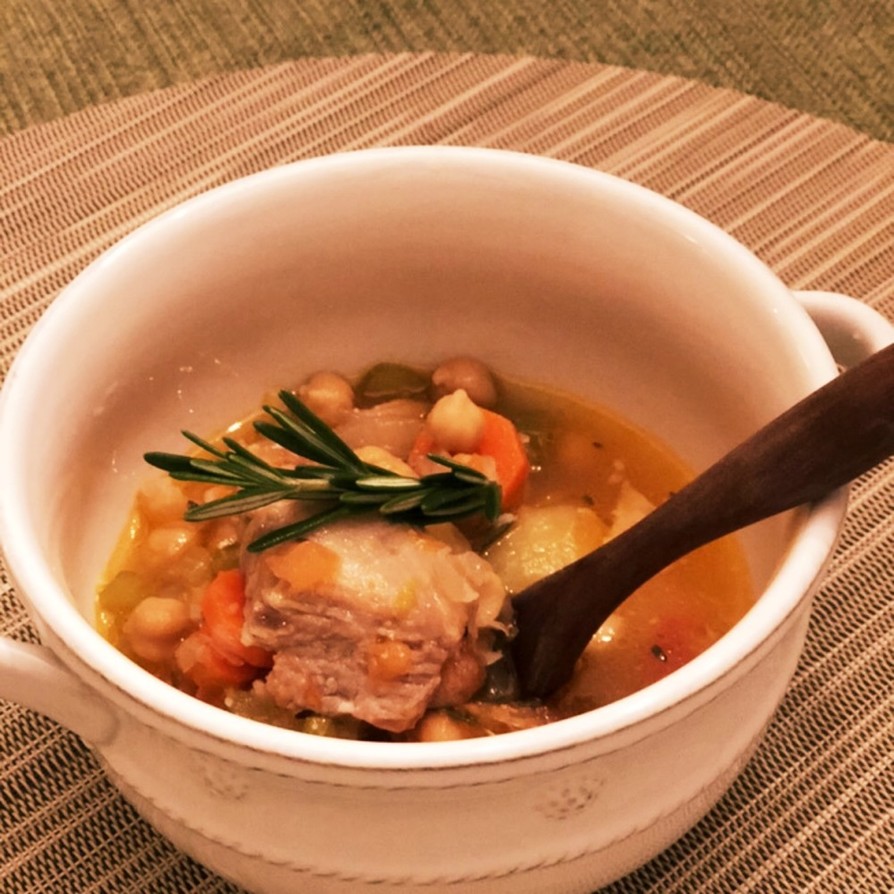 豚肉とひよこ豆のほっこり煮込みスープの画像