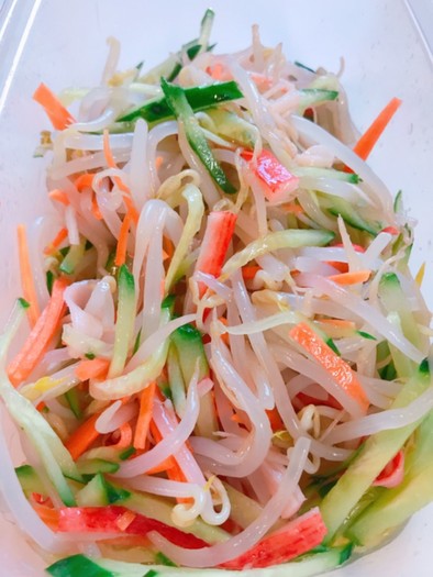 シャキシャキ✨もやしの彩り中華サラダの写真