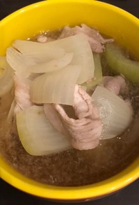 玉ねぎと豚肉の一人鍋風スープ