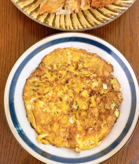 余った餃子の肉だねで卵焼き