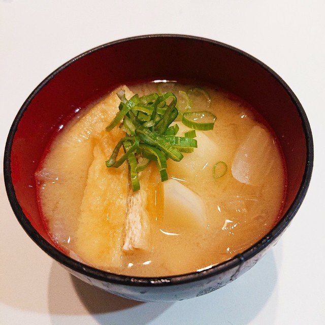 玉ねぎとじゃがいもと油揚げのお味噌汁 レシピ 作り方 By るんちゃん クックパッド 簡単おいしいみんなのレシピが361万品
