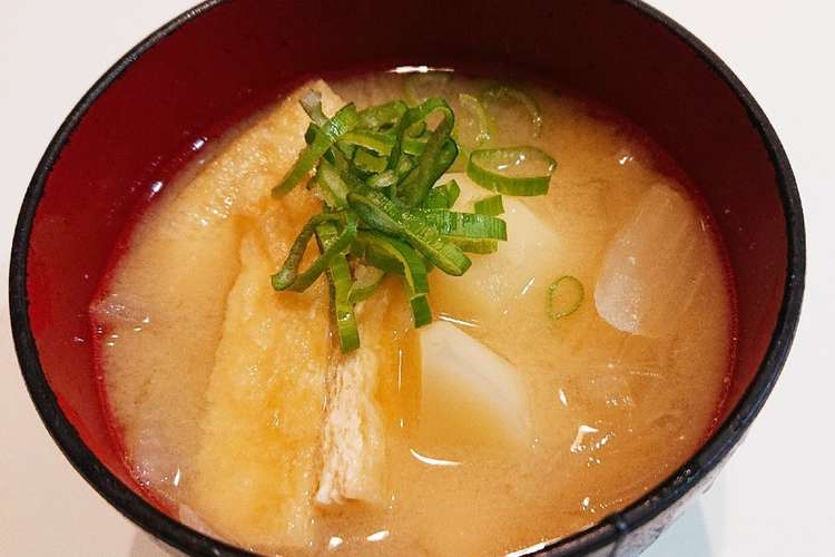 玉ねぎとじゃがいもと油揚げのお味噌汁 レシピ 作り方 By るんちゃん クックパッド 簡単おいしいみんなのレシピが350万品